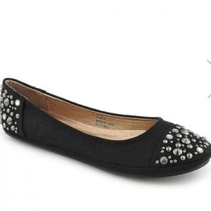 27 Blk studded flats